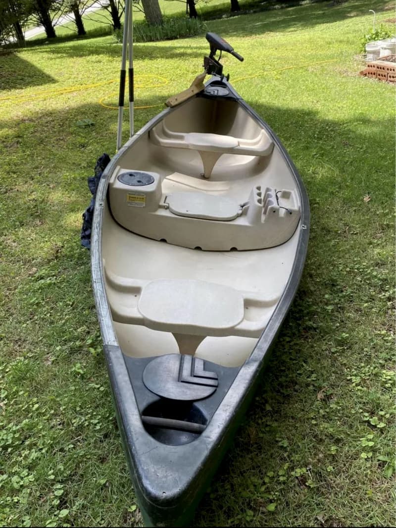 14 foot Canoe with trolling motor — photo 2 of 10