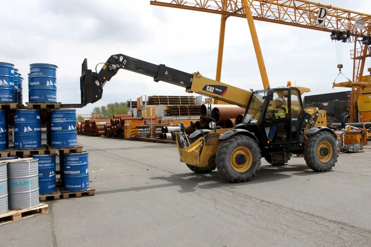 CAT tH514C Telehandler — photo 3 of 3