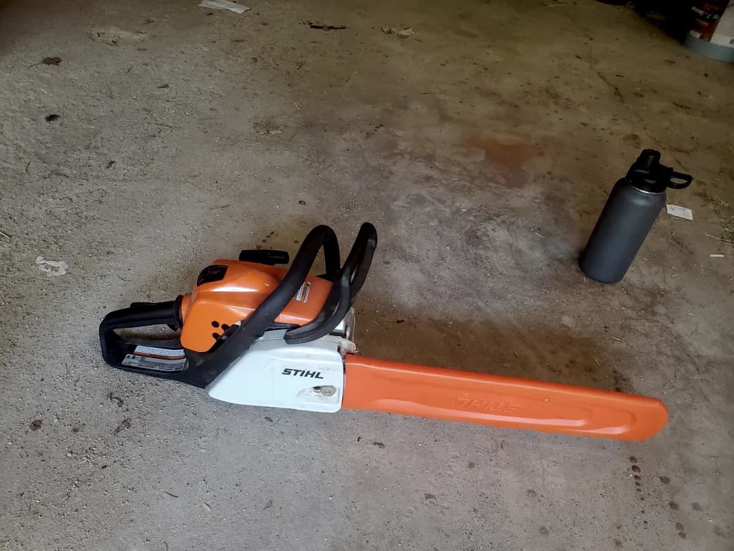 Chainsaw — photo 2 of 3
