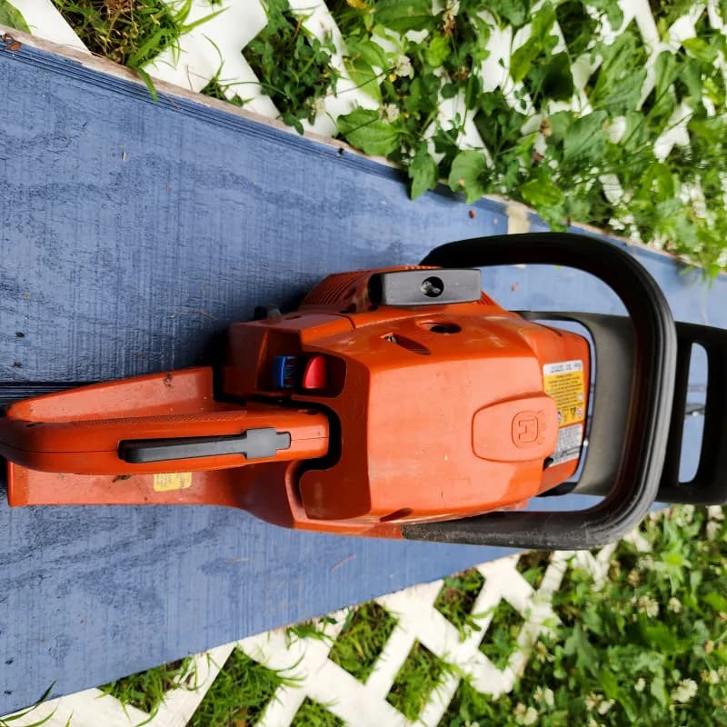 chainsaw — photo 2 of 3