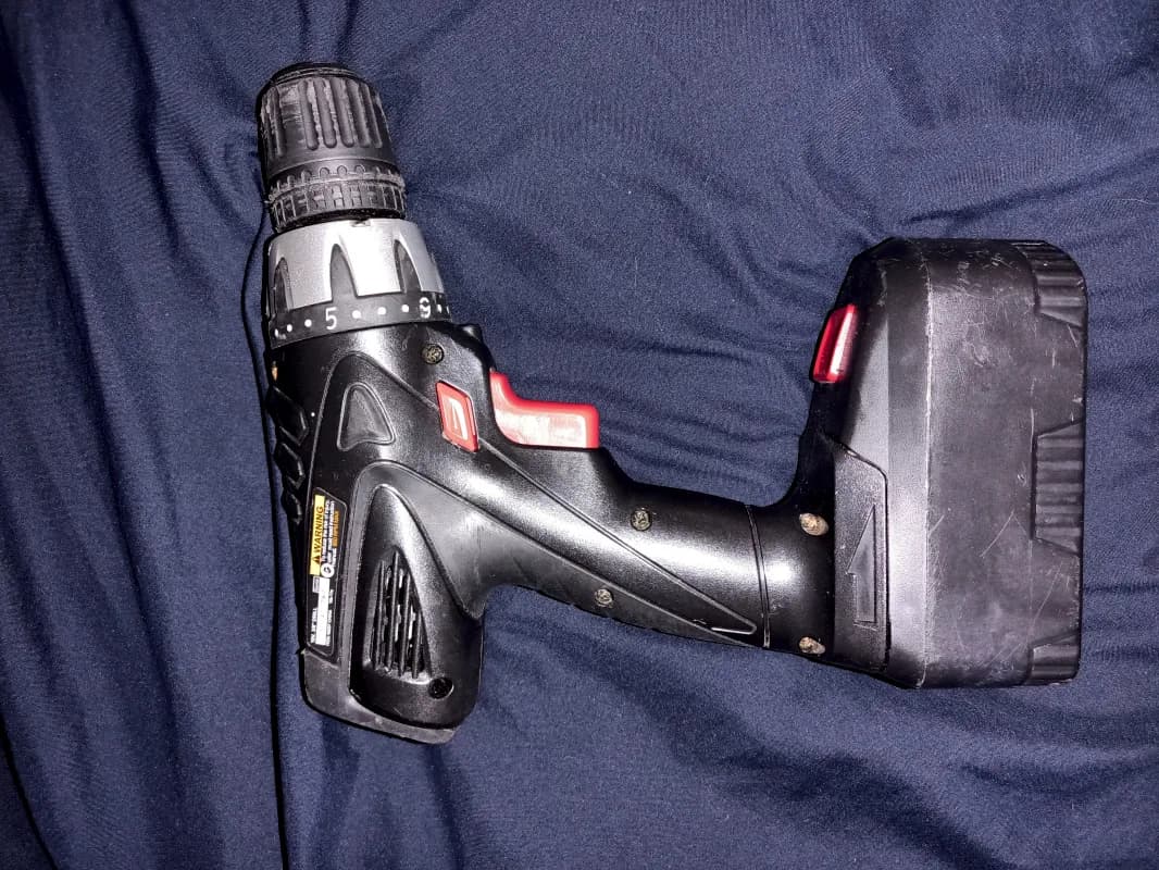3/8" Cordless 18V Drill W / battery and Charger — photo 3 of 3