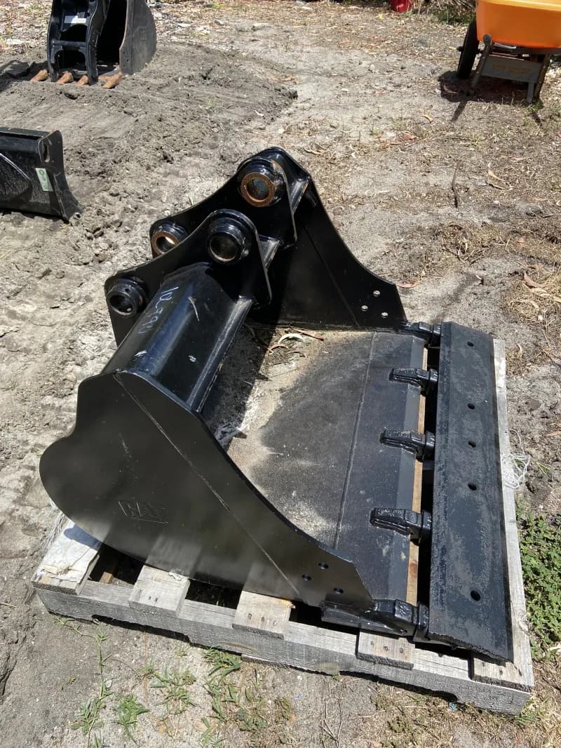 305e2 Mini Excavator — photo 3 of 3