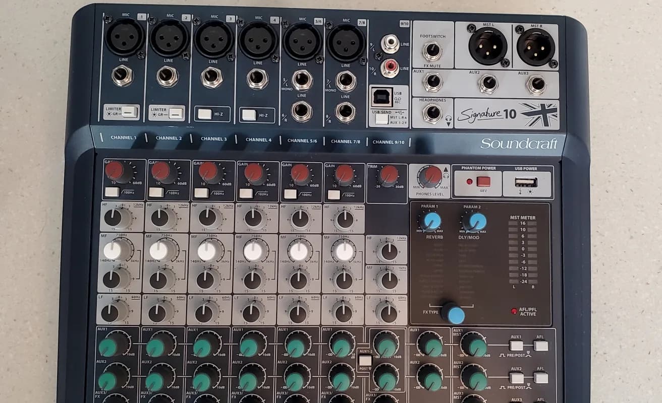 Soundcraft Signature 10 Mixer — photo 3 of 8