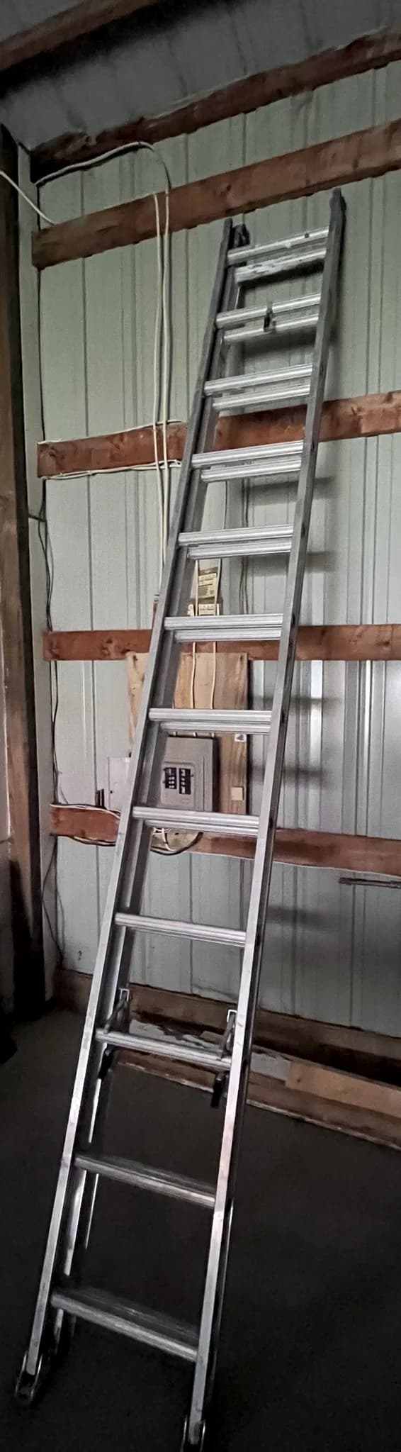 24’ extension ladder — photo 3 of 3