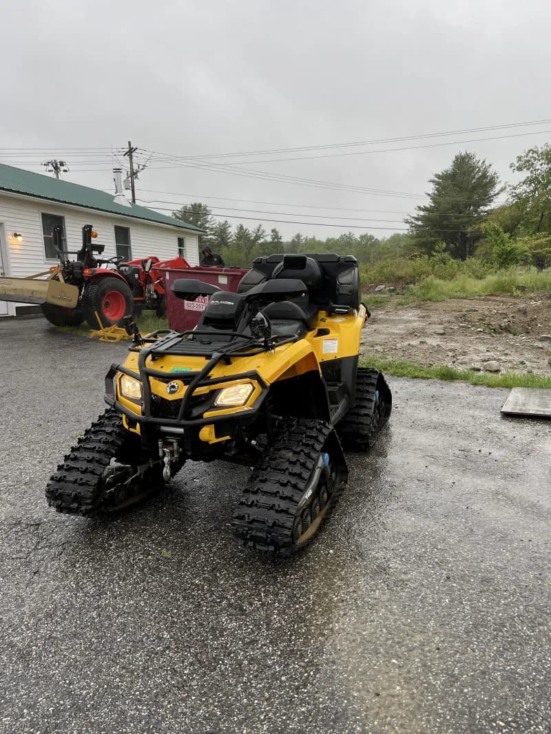Tracked ATV Can-Am Outlander 500 4x4 — photo 2 of 3