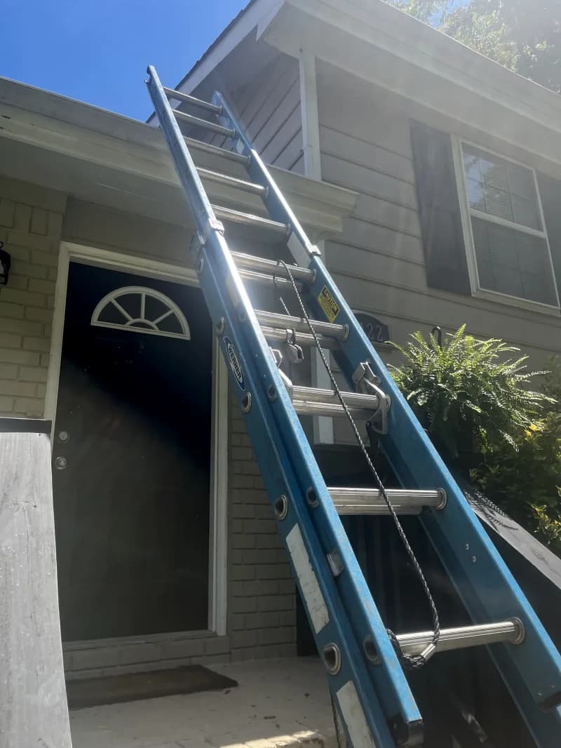 24’ extension ladder — photo 2 of 3