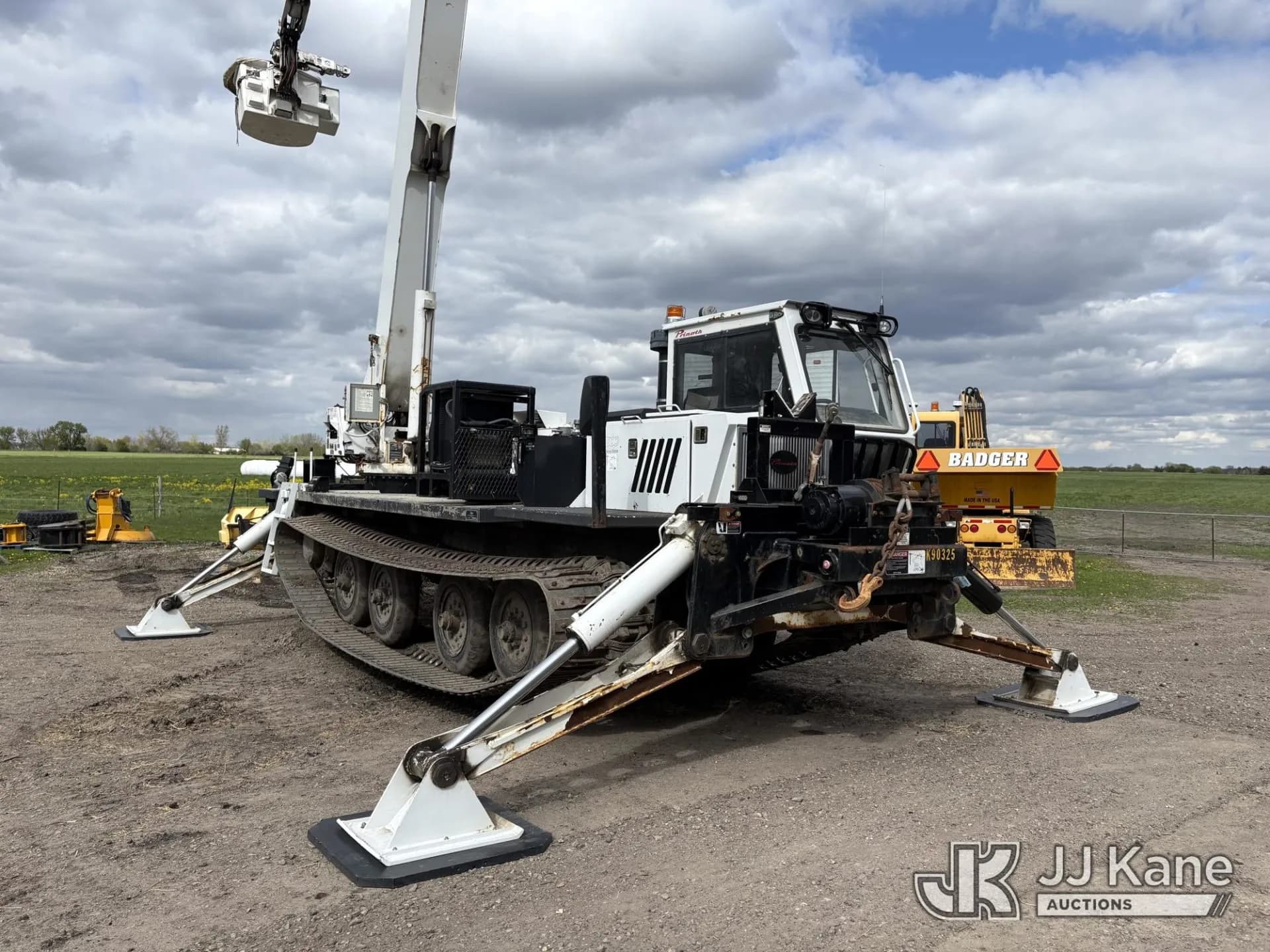 Prinoth GT3000 Crawler Carrier with Altec AH125 Bucket Lift Transmission Line Repair — photo 2 of 23