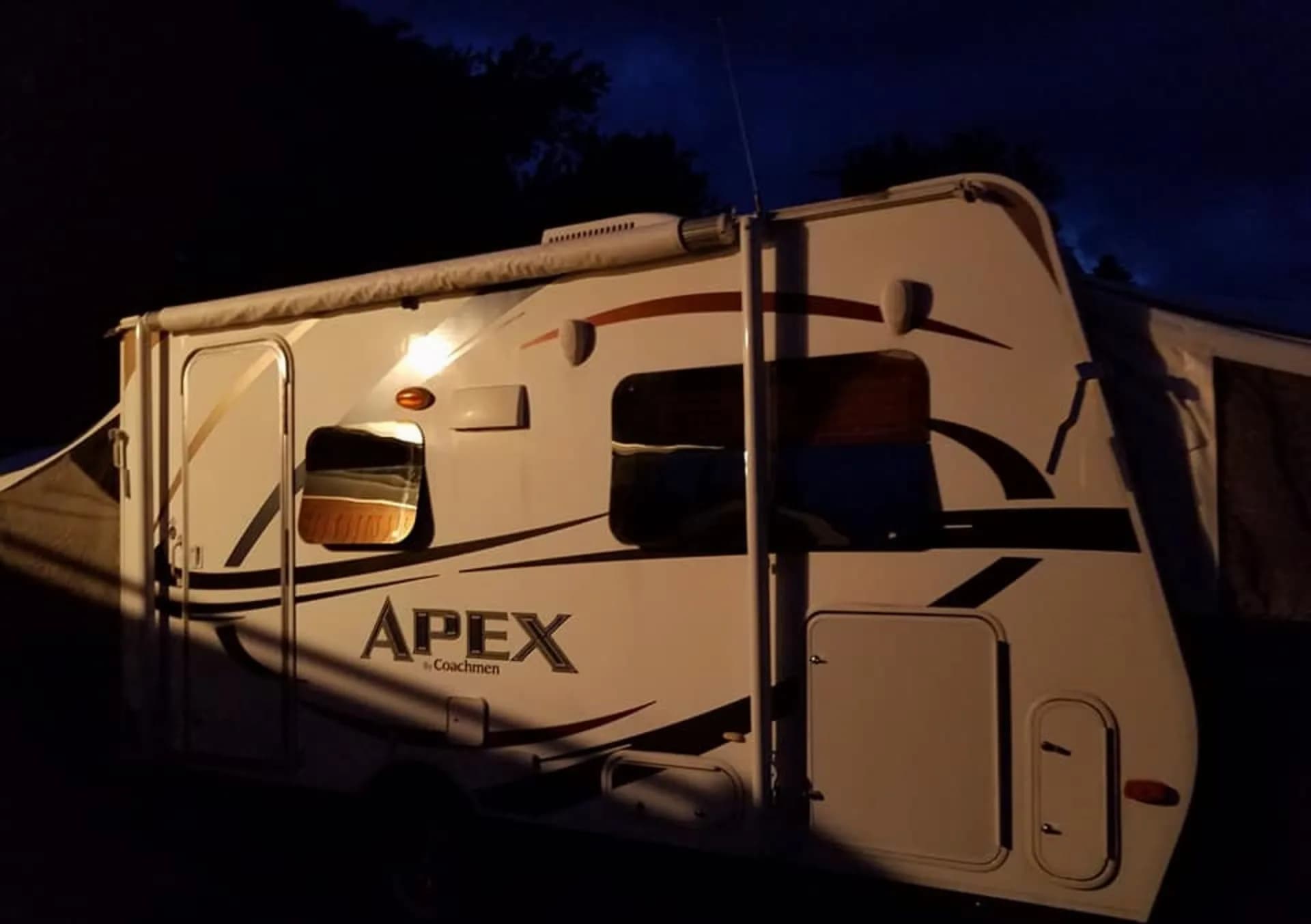 Camper Trailer — photo 2 of 5
