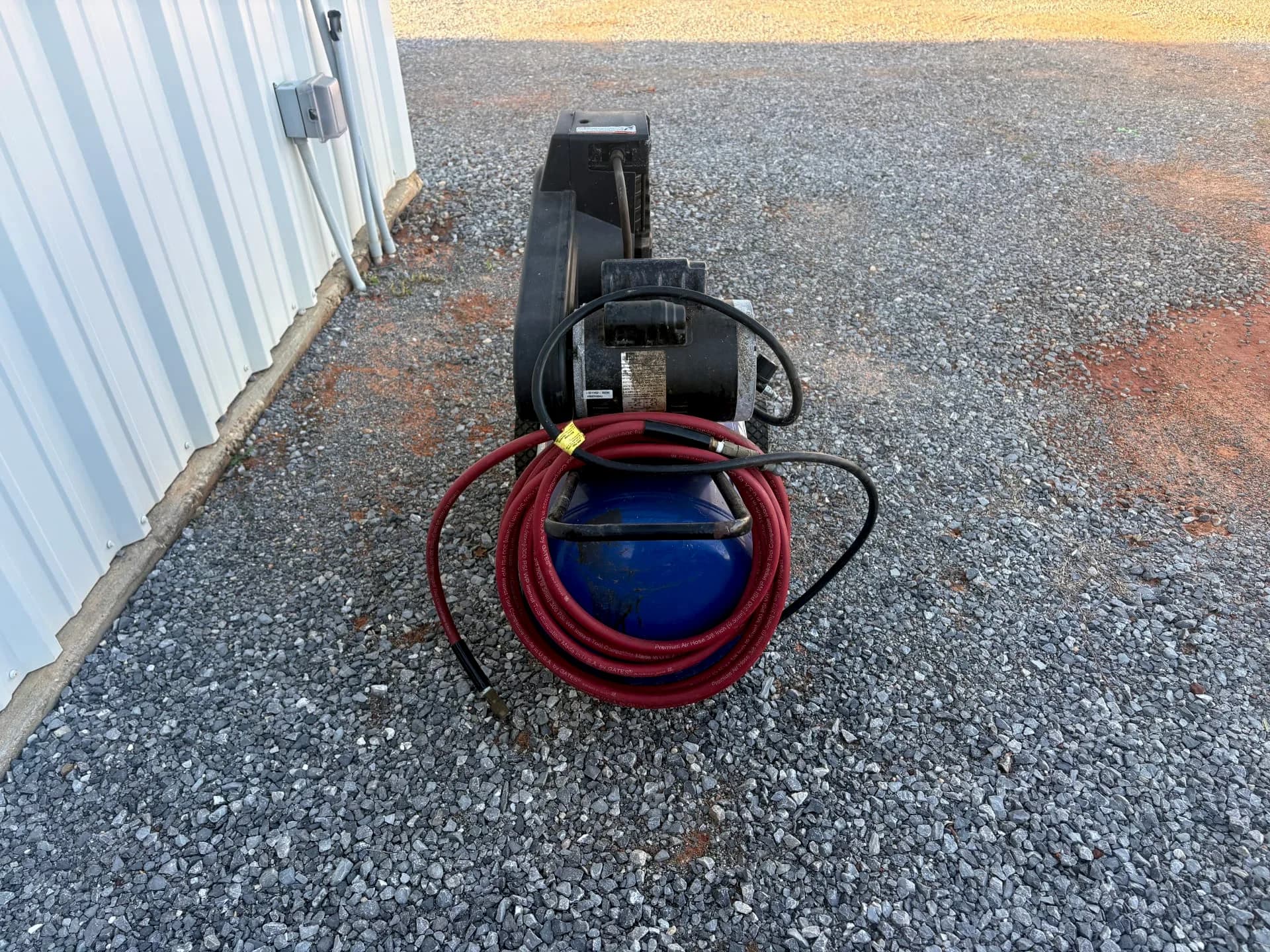 Campbell Hausfield Serious Duty 20 Gallon Air Compressor — photo 4 of 4