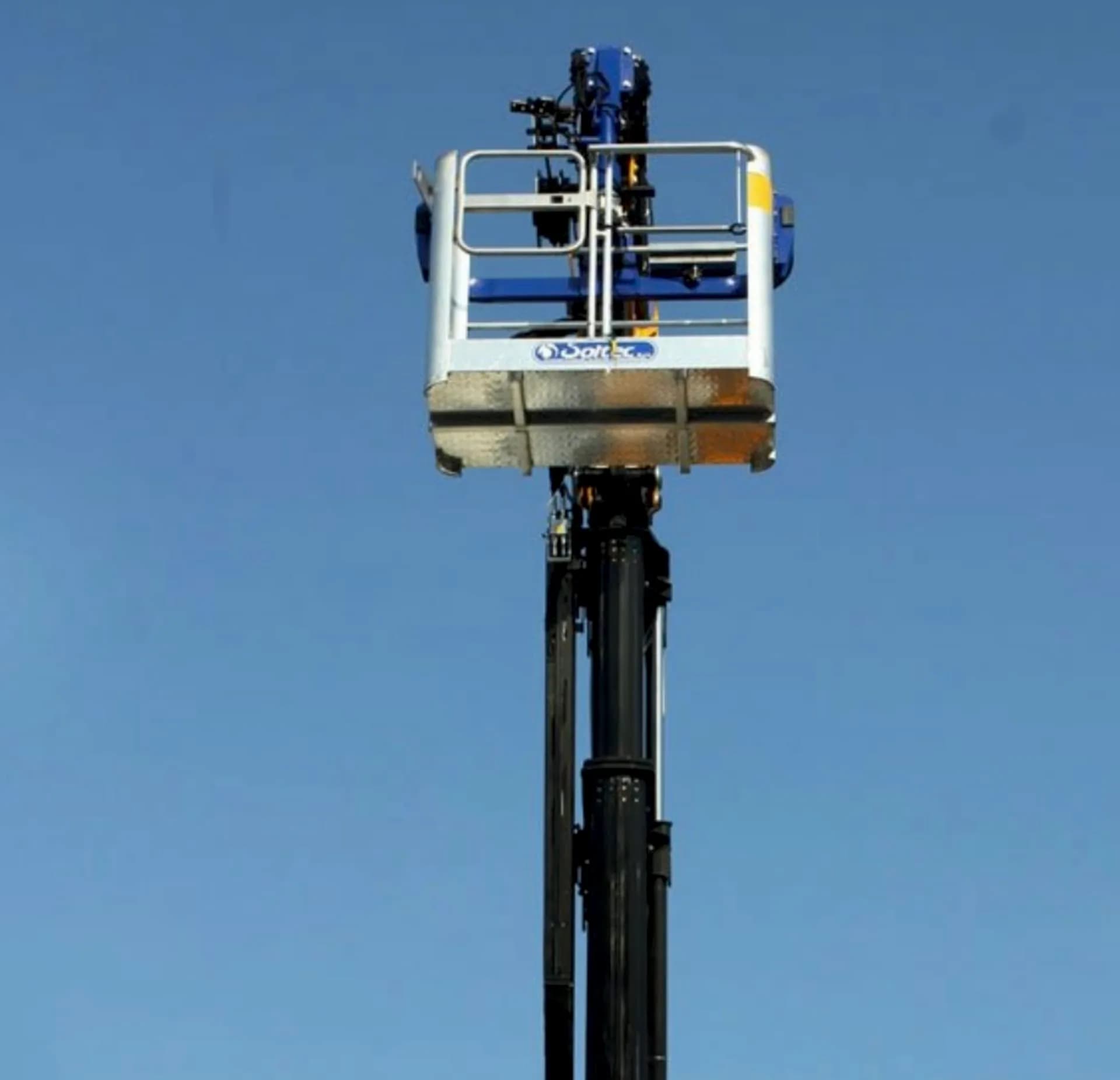 Bucket Boom Lift — photo 2 of 2