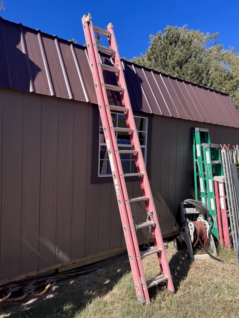 24’ extension ladder — photo 2 of 3