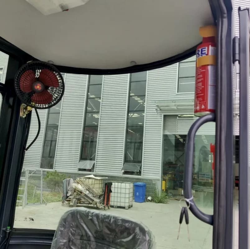 2.5 Ton mini Excavator — photo 4 of 6