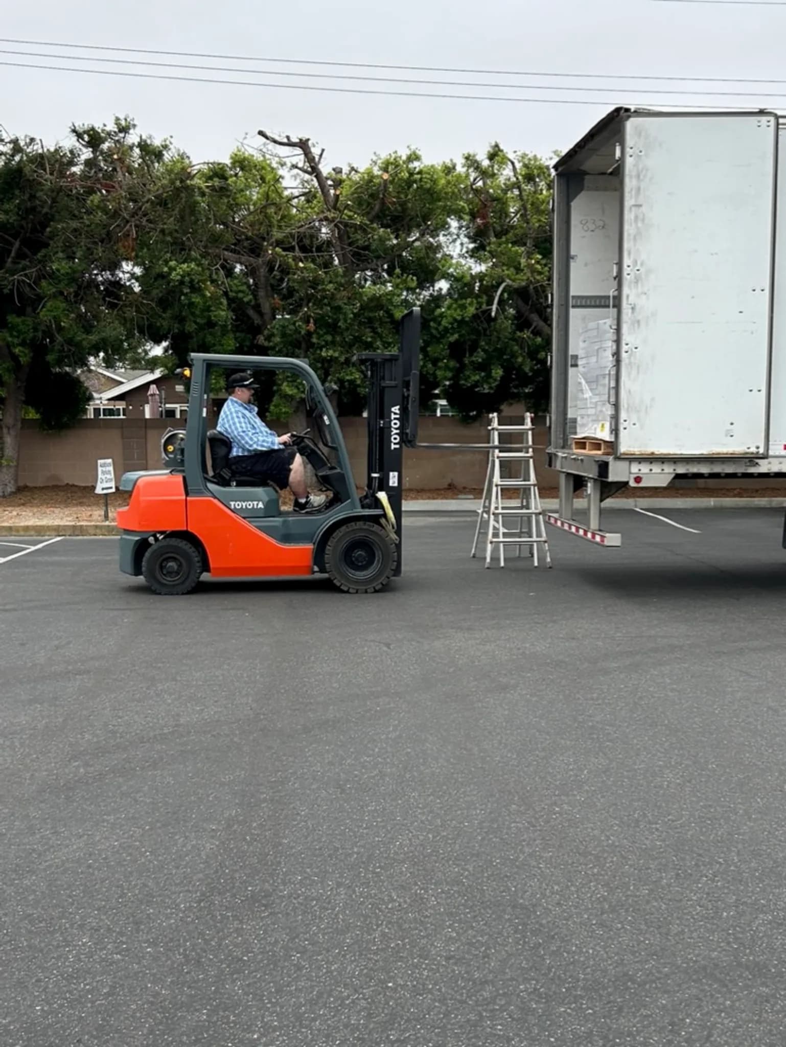 5000 Pound Toyota Forklift — photo 2 of 5