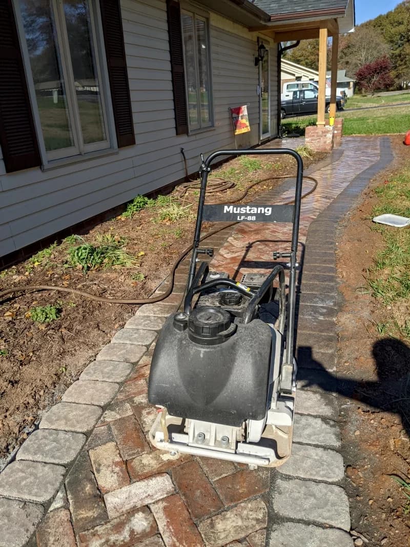Plate compactor — photo 2 of 4