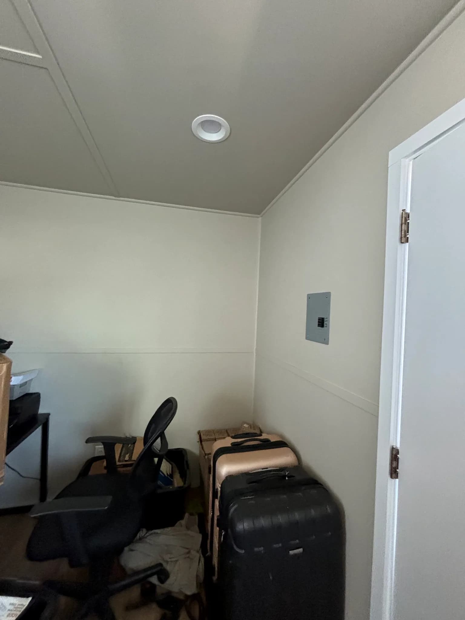 Mobile Office Trailer 8' x 16' — photo 5 of 7