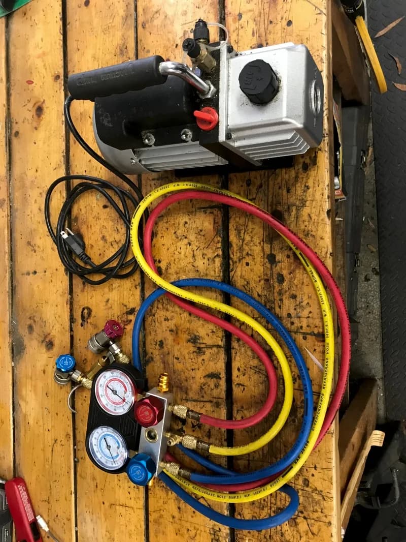 Air Conditioning service set — photo 3 of 3