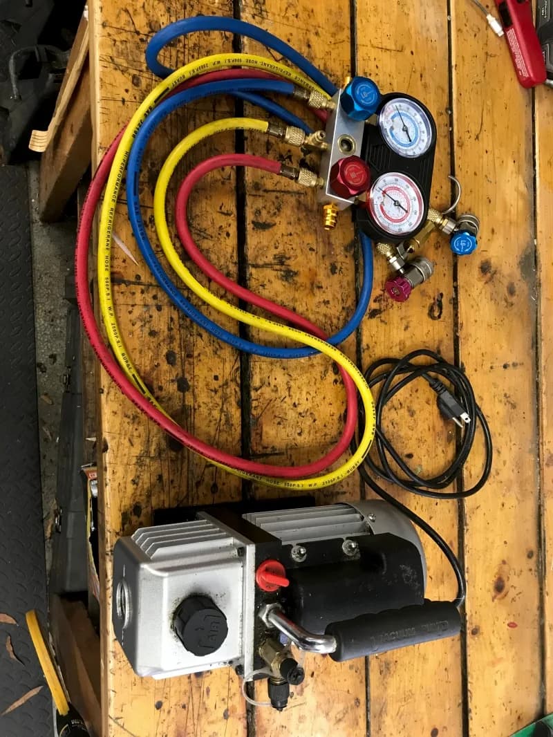 Air Conditioning service set — photo 2 of 3