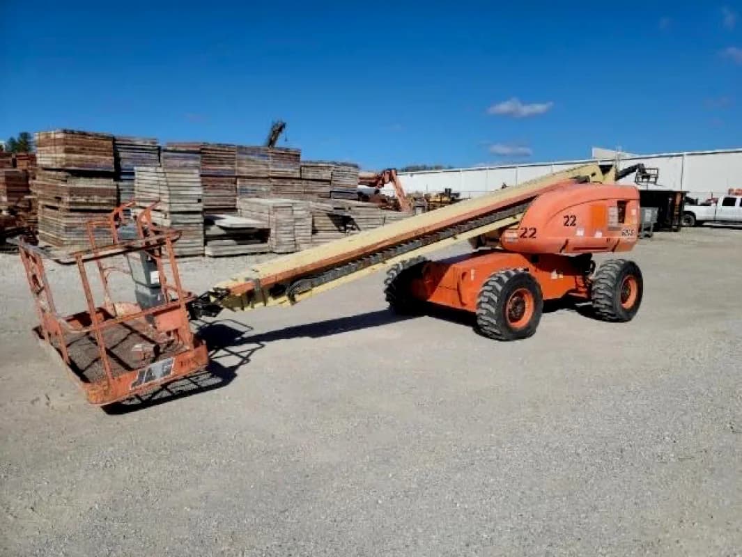 60’ Boom lift 4x4 — photo 2 of 4