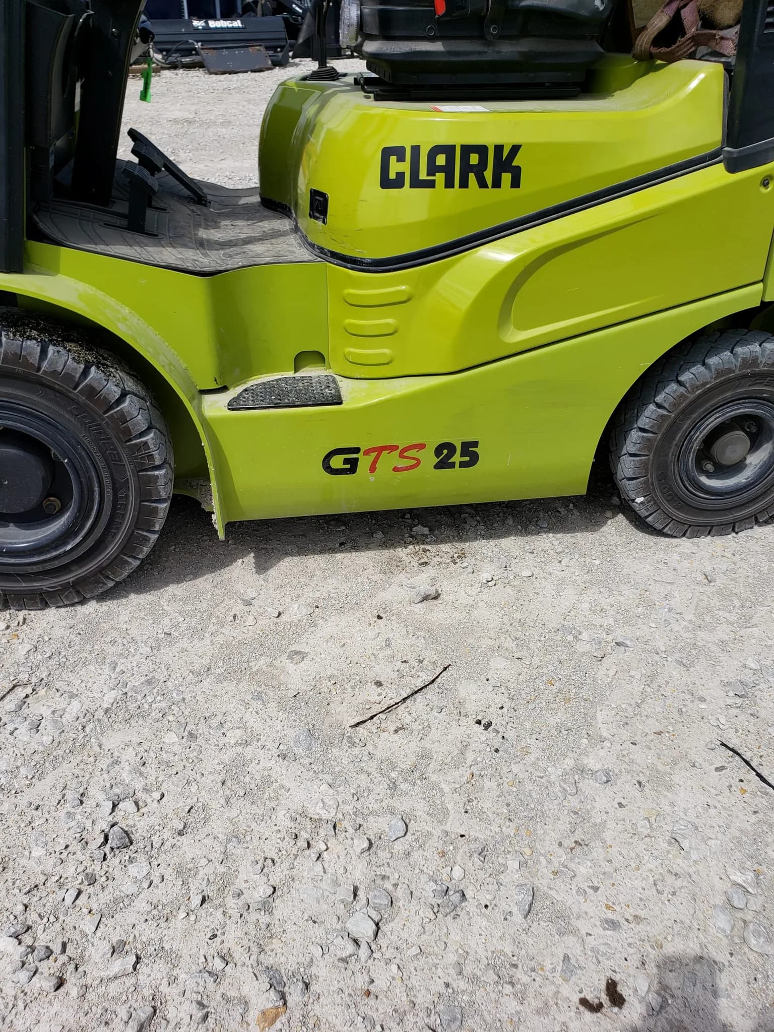 Clark GTS25 Forklift — photo 2 of 5