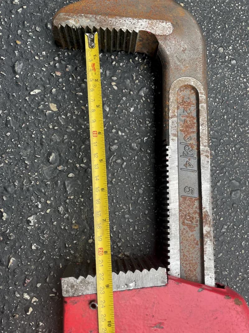 2- Heavy Duty 4’ Pipe Wrenches — photo 2 of 4