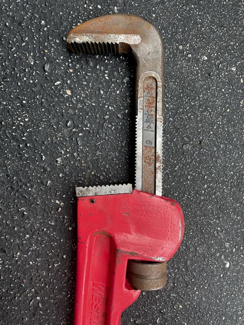 2- Heavy Duty 4’ Pipe Wrenches — photo 4 of 4