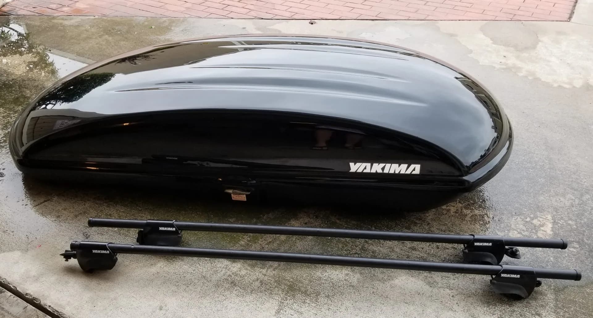 Yakima Cargo Box — photo 2 of 3