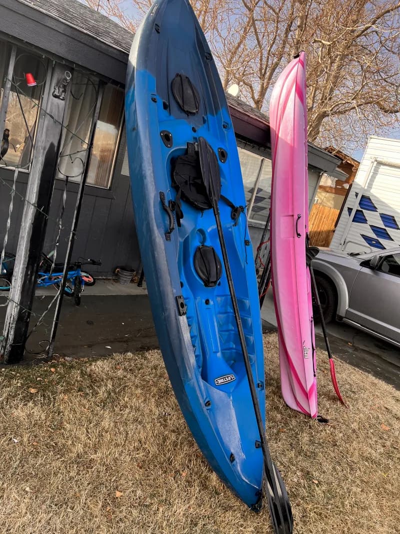 Lifetime Kayak with Paddle — photo 2 of 3