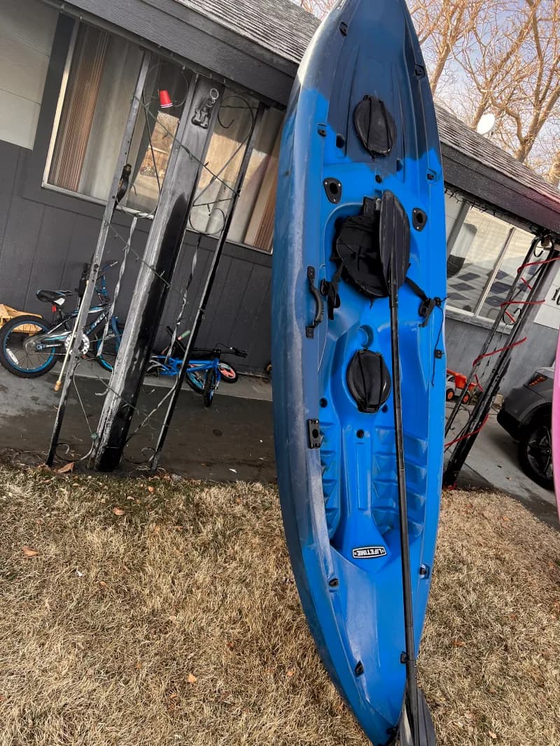 Lifetime Kayak with Paddle — photo 3 of 3