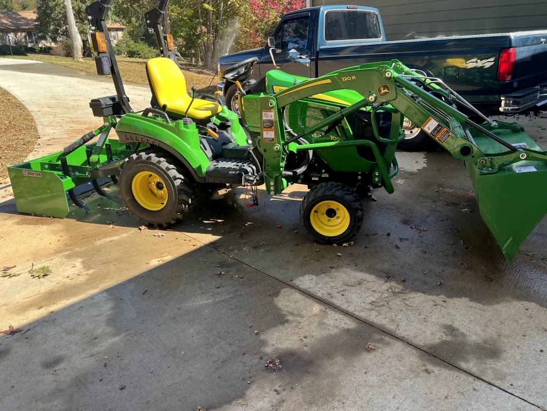 John Deere 1023e — photo 2 of 3
