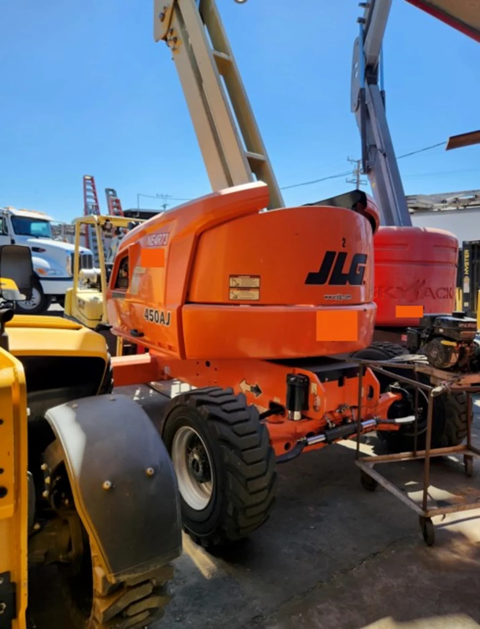45' Articulating Boom Lift, #2 — photo 2 of 5