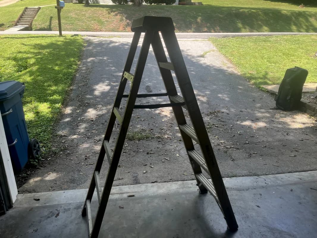 5 1/2’ Step Ladder — photo 3 of 3