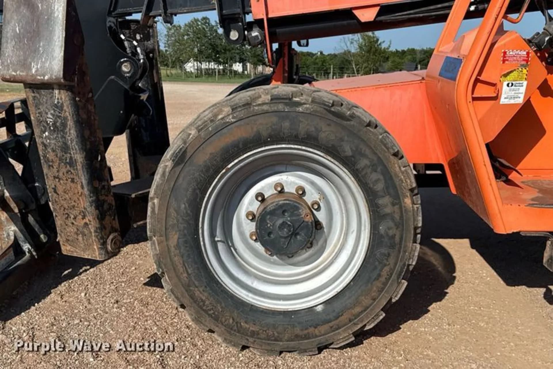JLG Skytrak Telehandler — photo 17 of 25