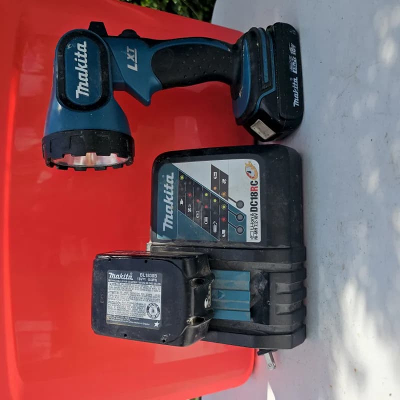 18V LXT Lithium-Ion Flashlight and Battery — photo 3 of 3