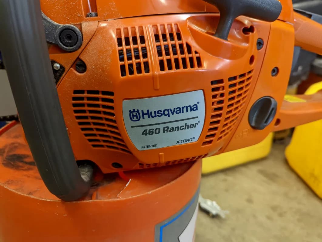 chain saw — photo 2 of 3