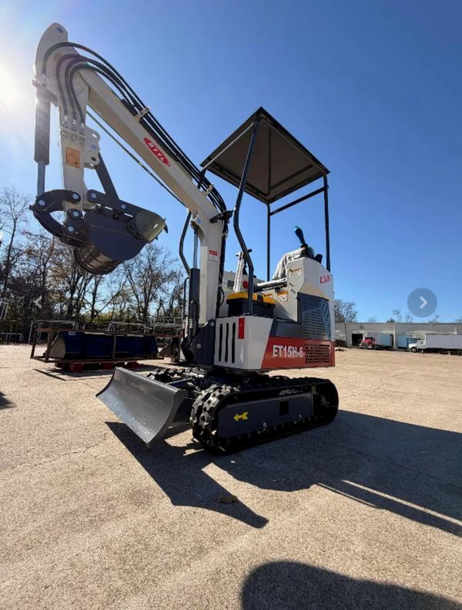 Battler 15h Mini Excavator — photo 2 of 2