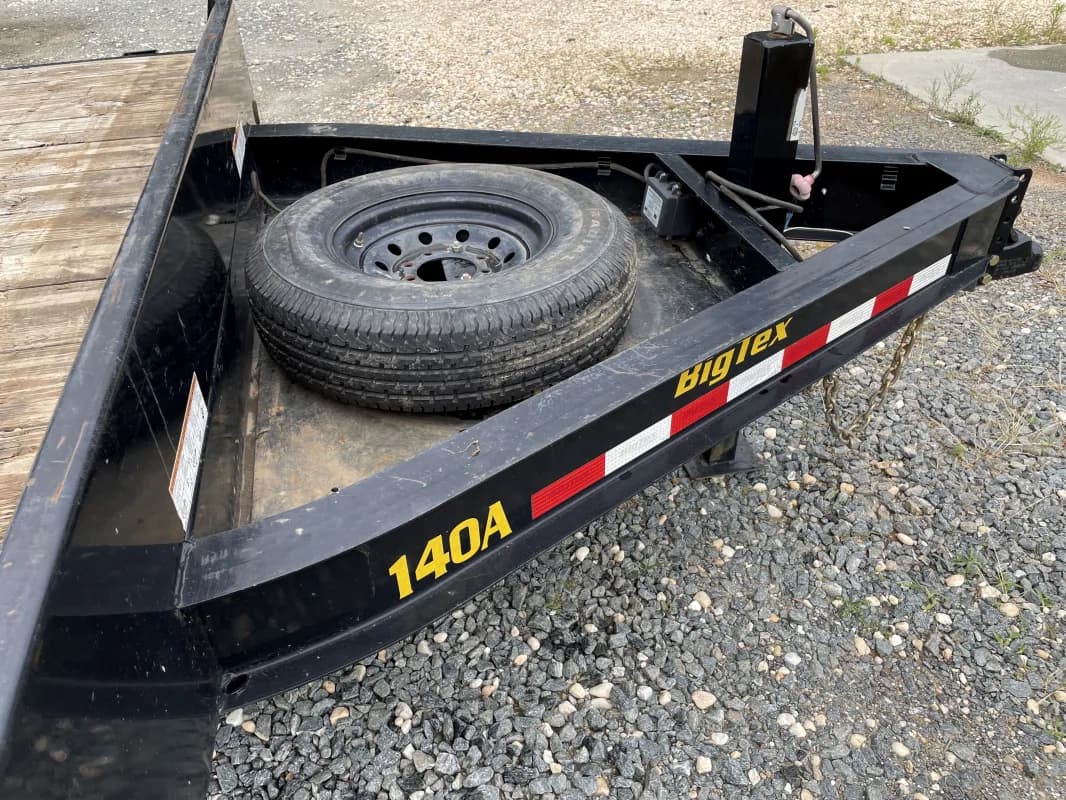 16' Deckover trailer — photo 5 of 8