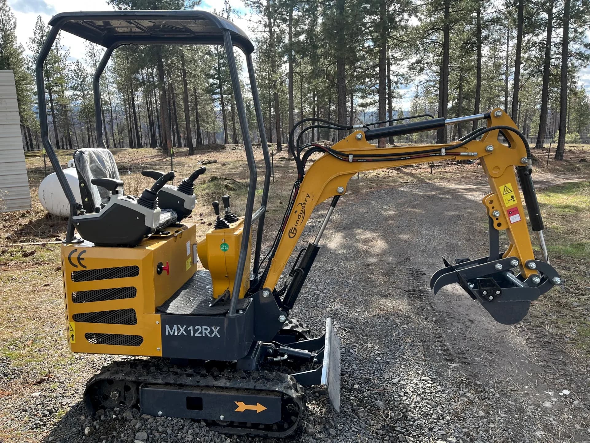 Mini Excavator — photo 3 of 3