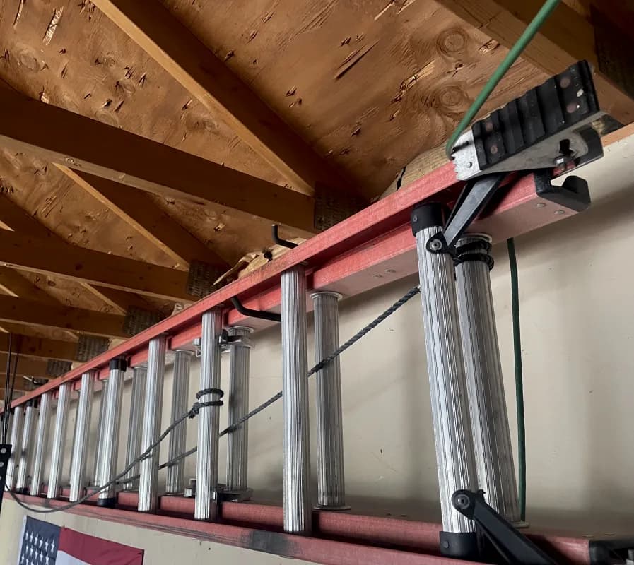 Fiberglass 25 foot extension ladder — photo 2 of 3