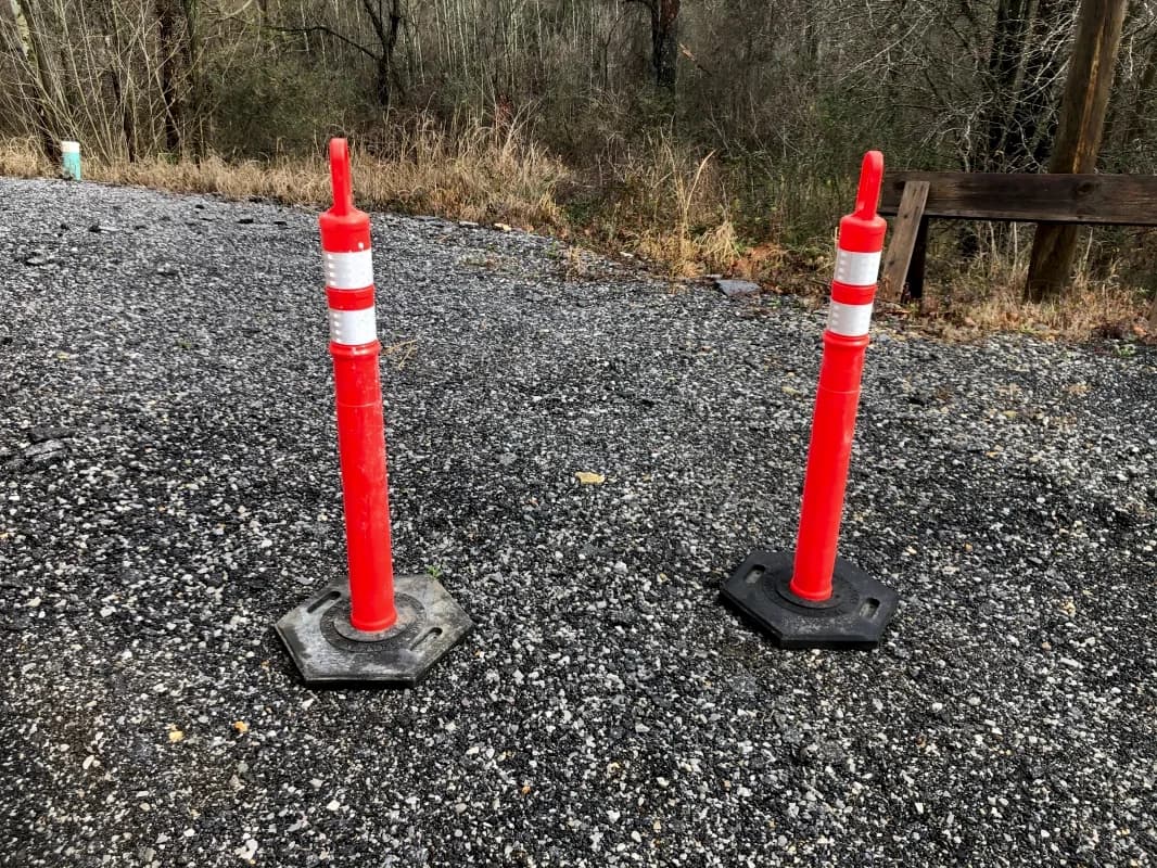 45" Delineator Post with Base — photo 2 of 3
