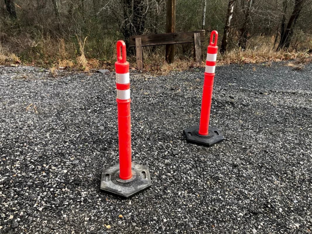 45" Delineator Post with Base — photo 3 of 3
