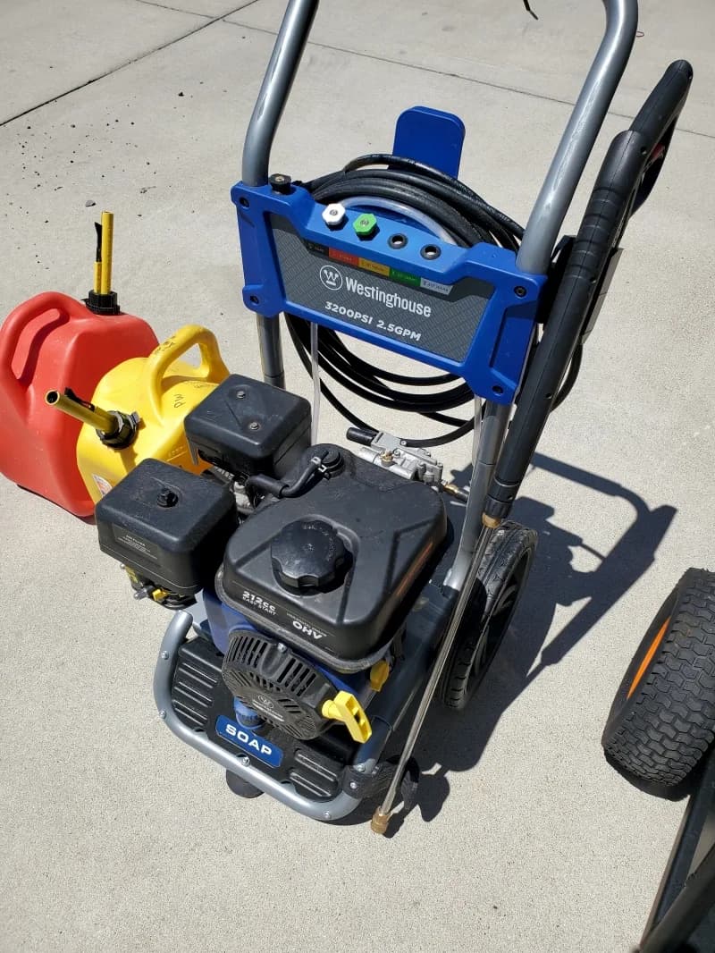 2.5 GPM pressure washer — photo 2 of 3