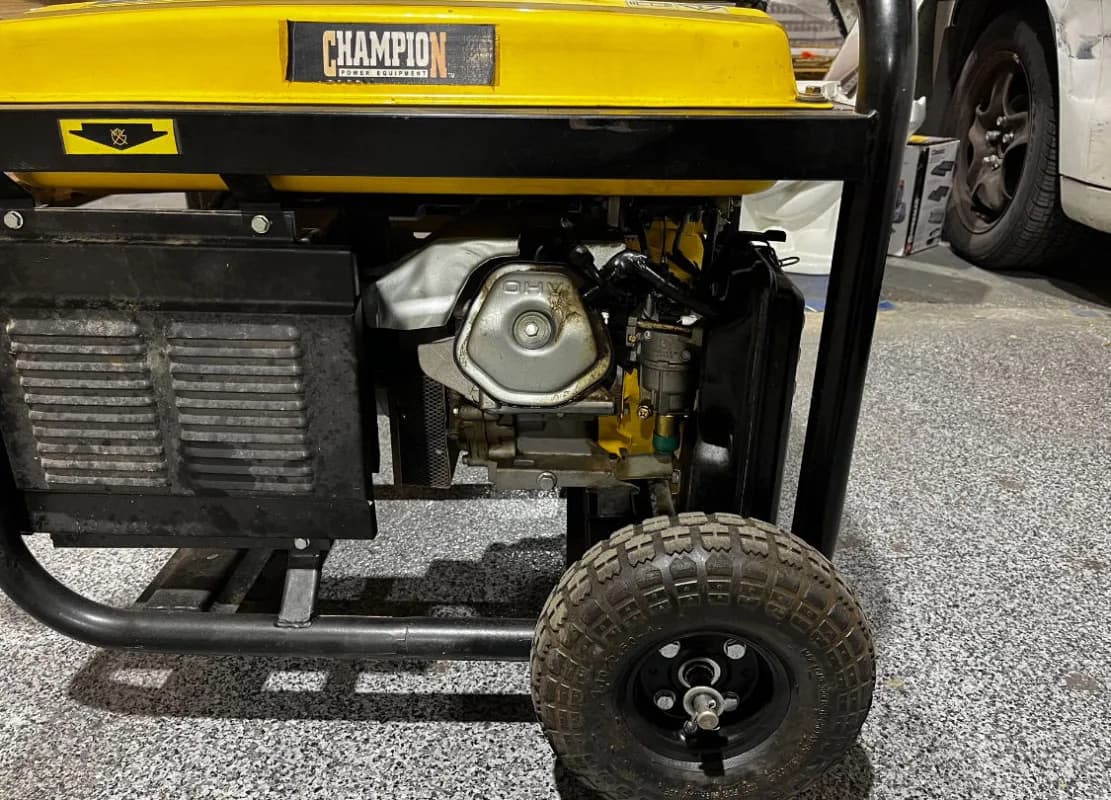Champion 5500 Watt Portable Gas Powered Generator 5.9 gallon — photo 4 of 6