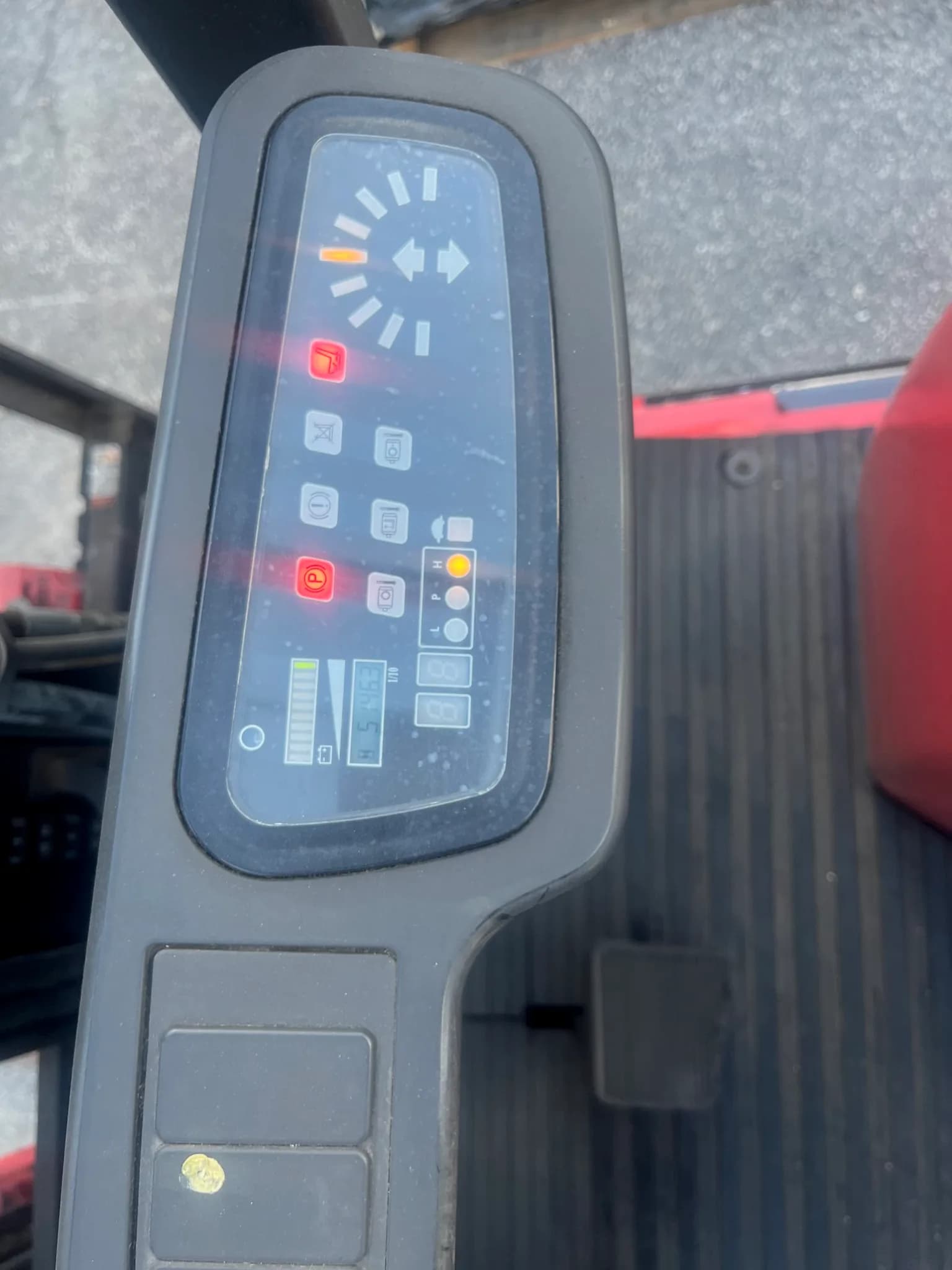 Electric Forklift — photo 2 of 4