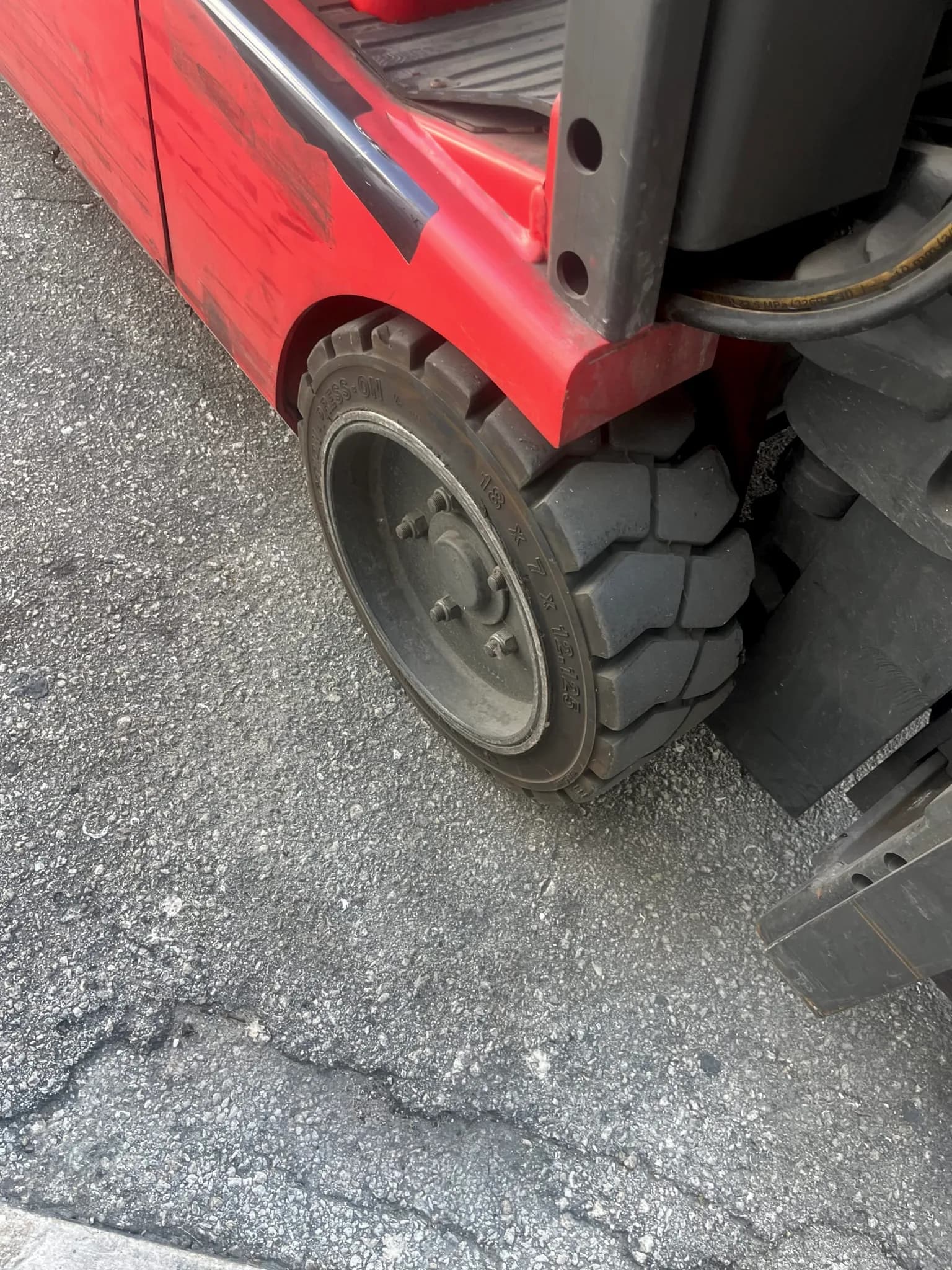Electric Forklift — photo 4 of 4
