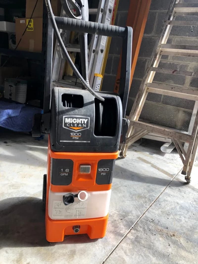 1,800 PSI Electric Pressure Washer — photo 2 of 3