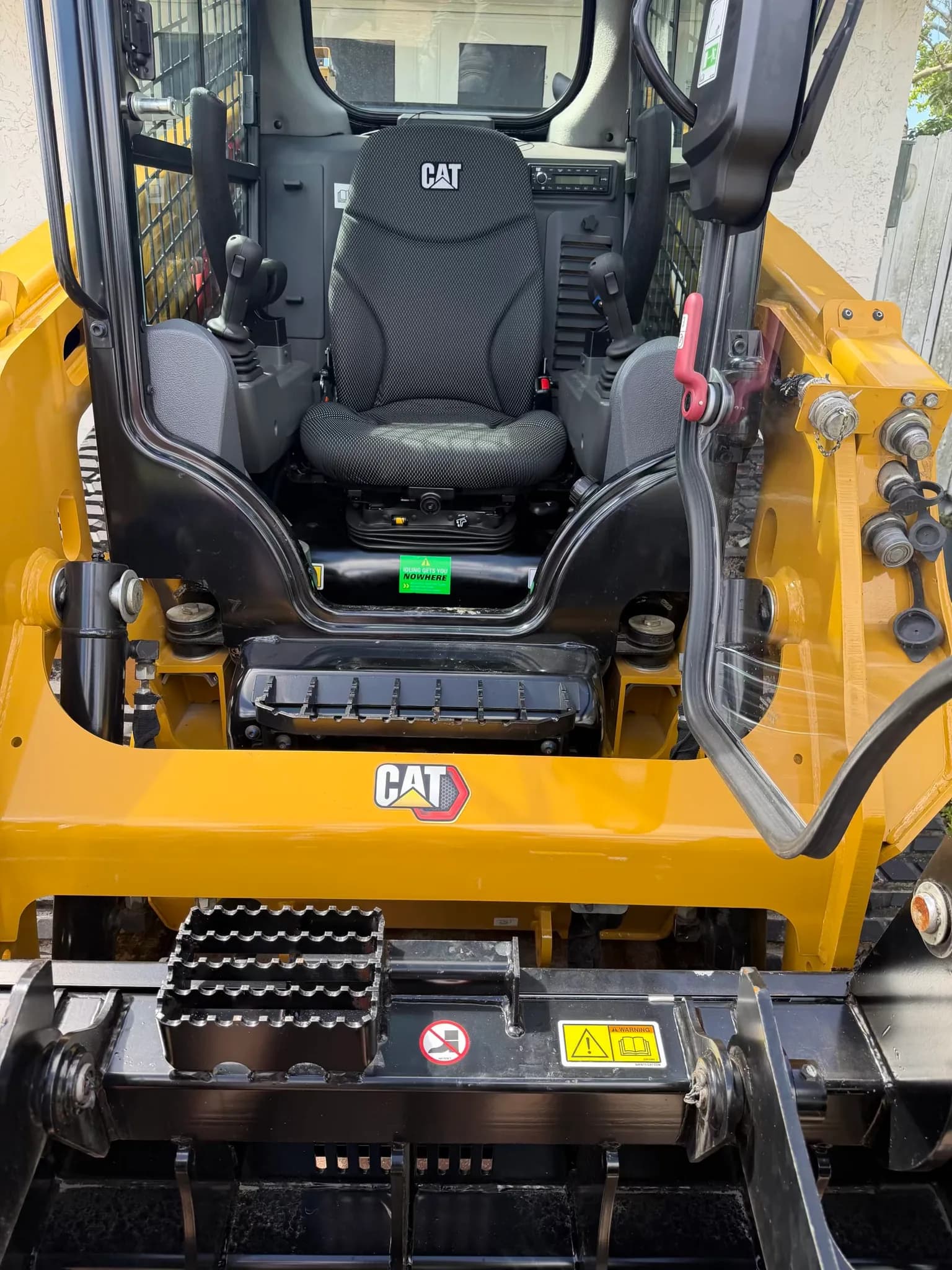 Skid Steer Loader — photo 4 of 9