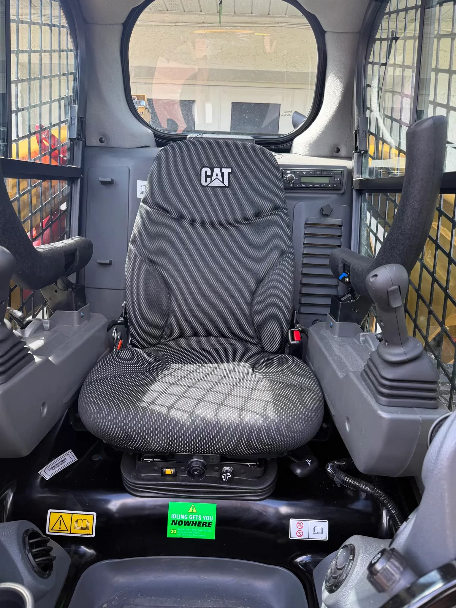 Skid Steer Loader — photo 8 of 9