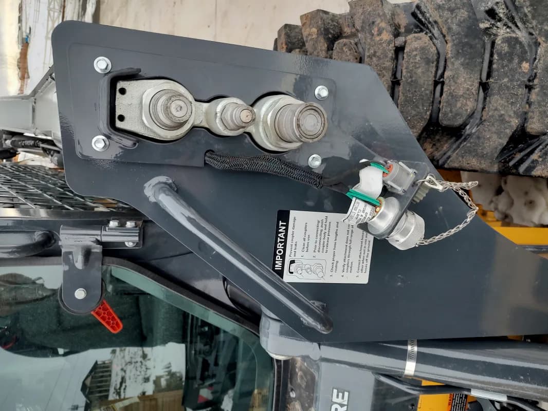 324G Skid Steer - Solid Tires — photo 4 of 5