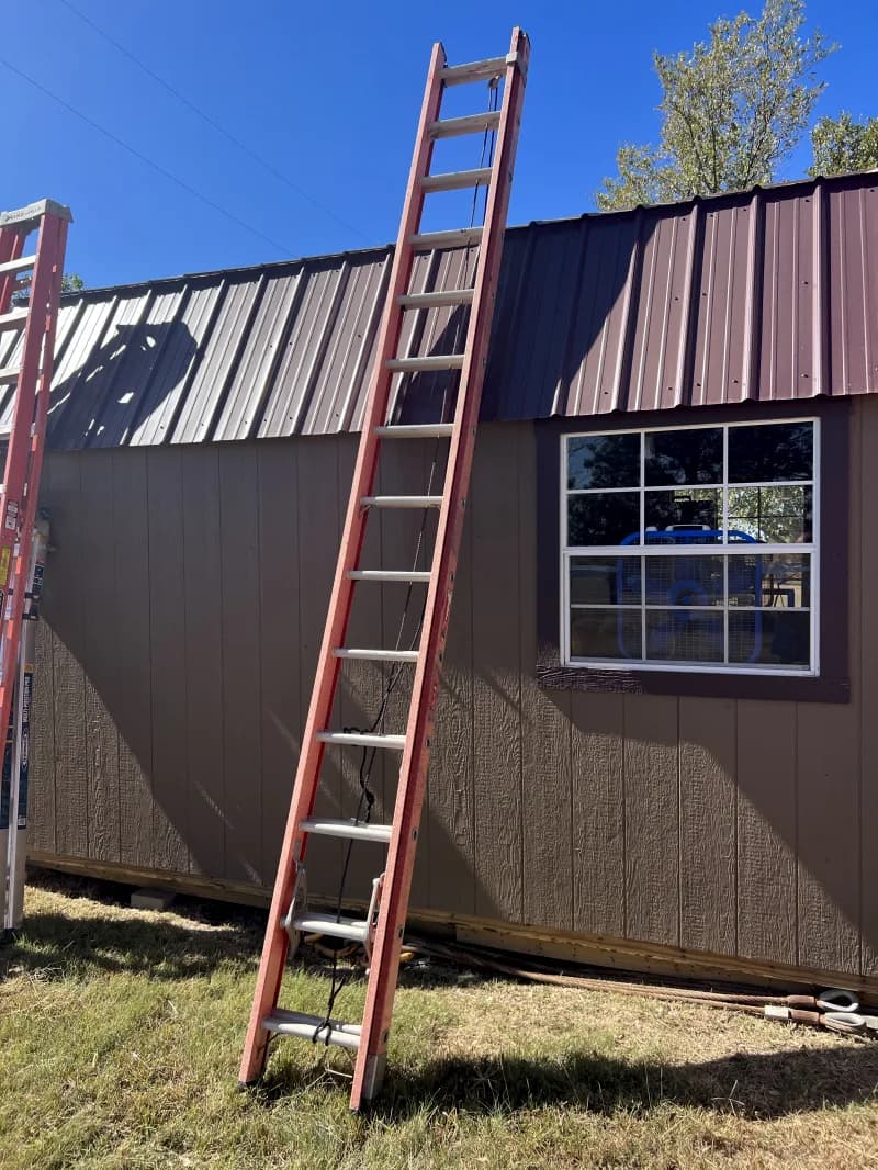 28’ extension ladder — photo 2 of 3