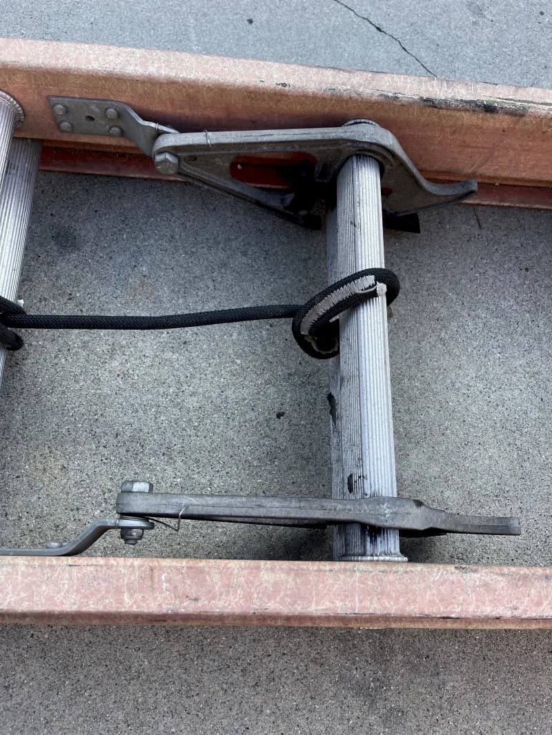 26 ft. Fiberglass Extension Ladder with Hooks 300 lbs — photo 4 of 4